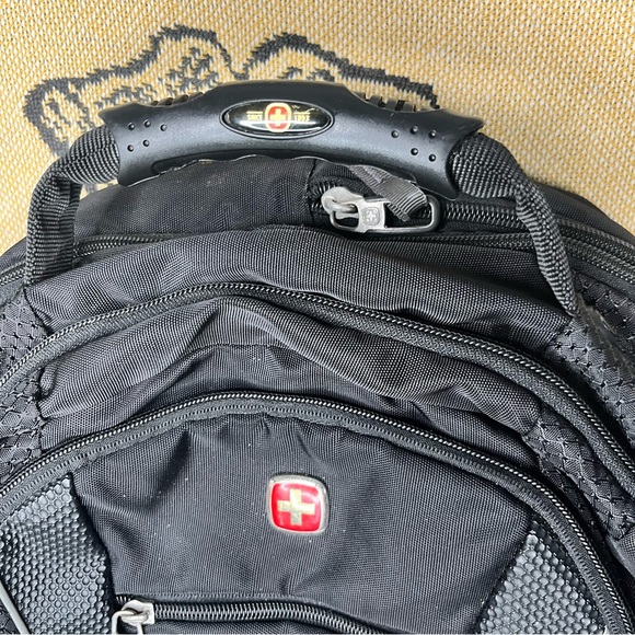 Swiss Gear Laptop BackPack 18.5 inch - Picture 3 of 10